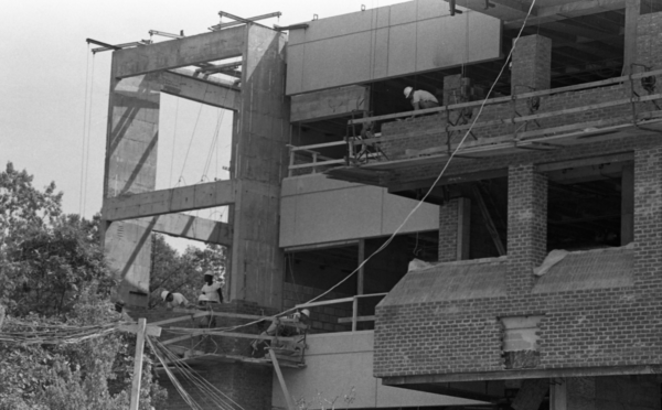 Robinson-Construction, 1974